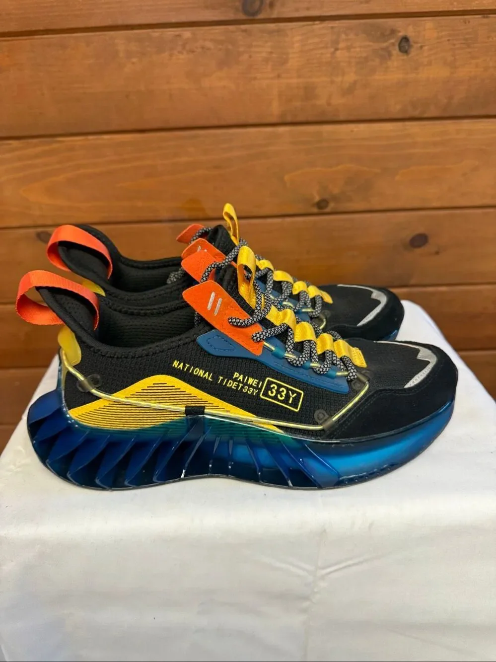 33Y Men’s Paiwei National Tidet sneakers  carbon black/electric blue Sz 42 (9)